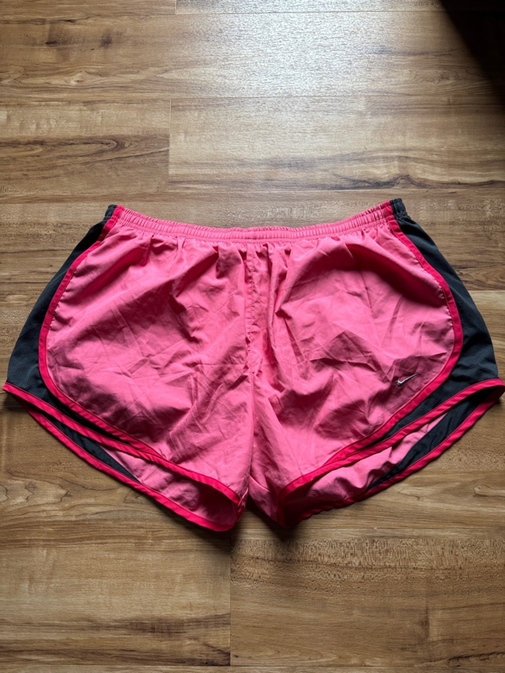 Nike shorts size XL.
